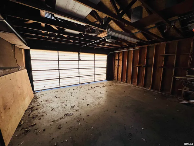 $145,000 | 295 Country Acres Road, Eldorado, IL 62930