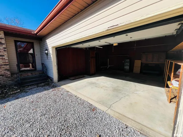 $145,000 | 295 Country Acres Road, Eldorado, IL 62930