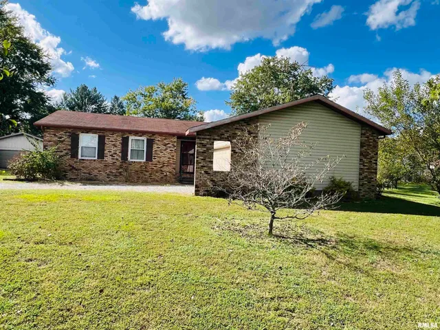 $145,000 | 295 Country Acres Road, Eldorado, IL 62930