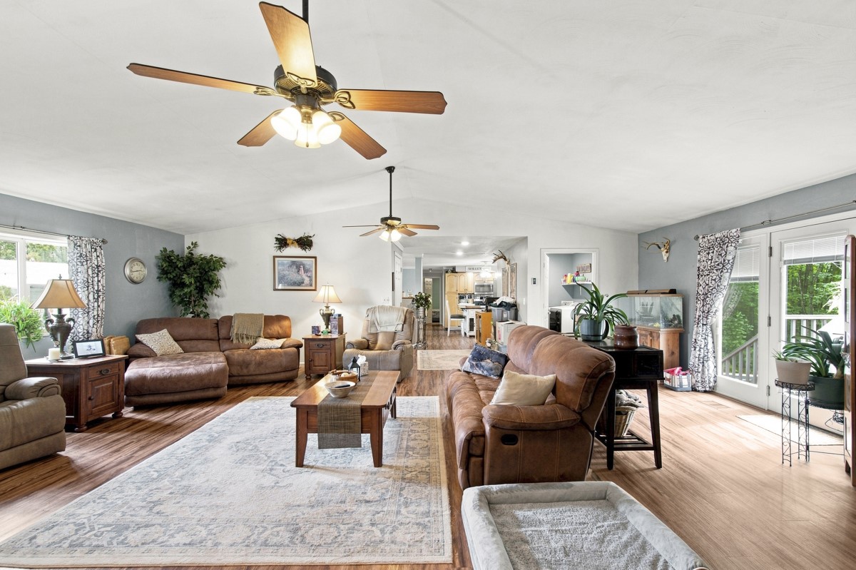 16737 Round Top Road Meadville, PA 16335 - Photo 5 of 44 Living Room