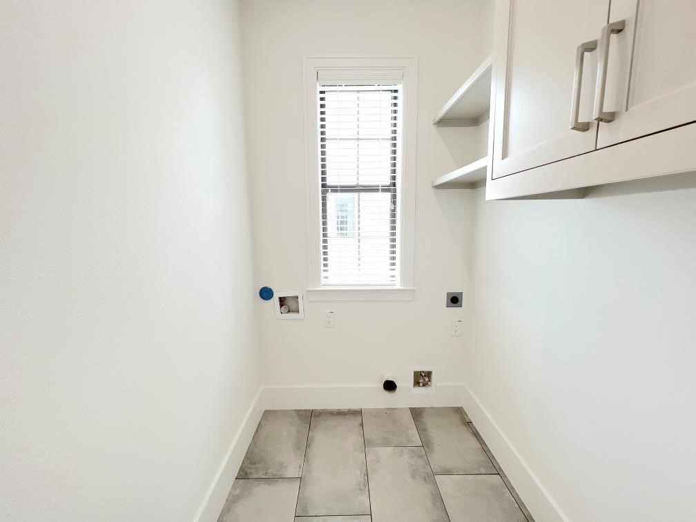 2122 Blalock Road, Unit C Houston, TX 77080 - Photo 34 of 45 a view of an empty room with a window