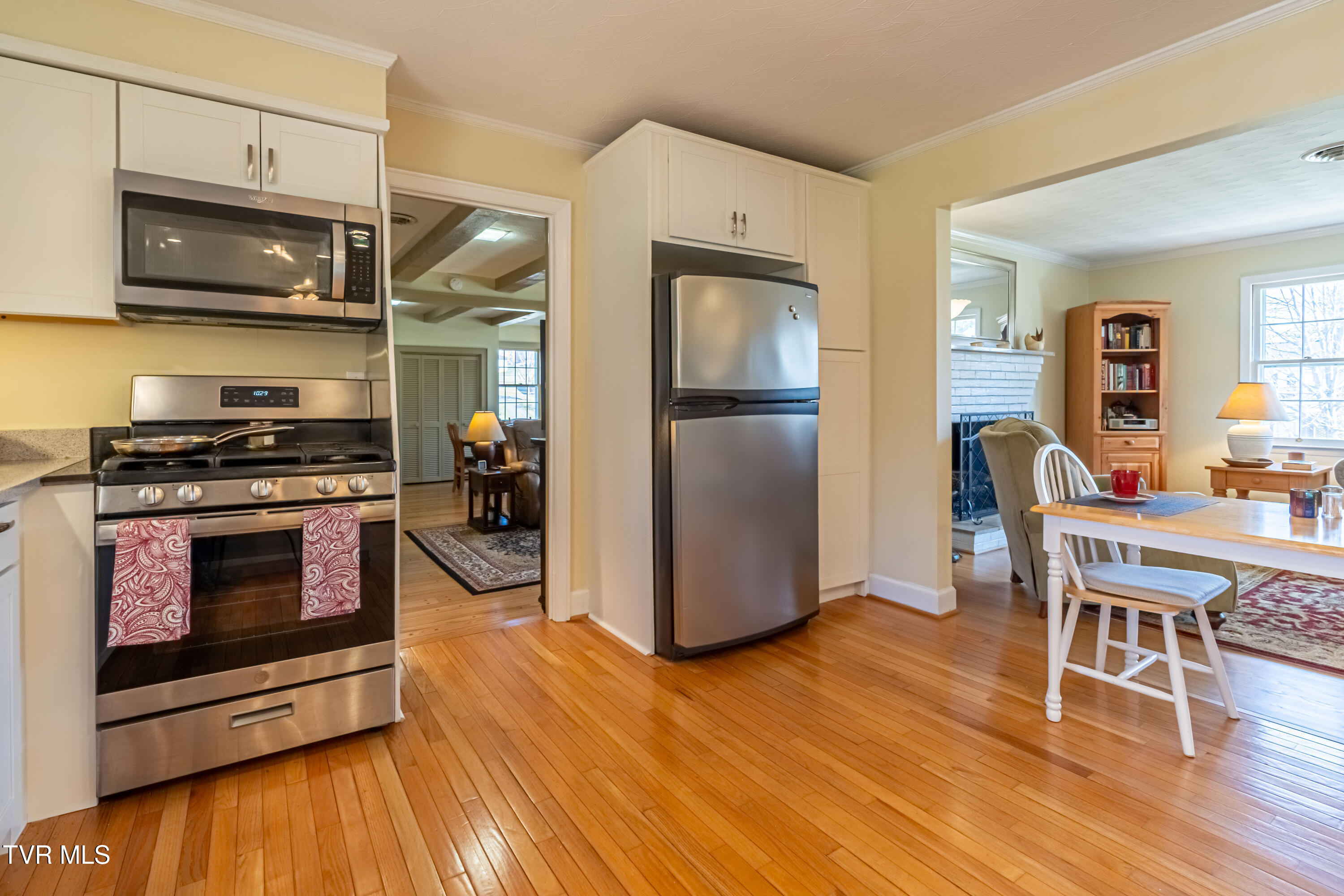 595 Court Street Northeast Abingdon, VA 24210 - Photo 16 of 46 Gas Range