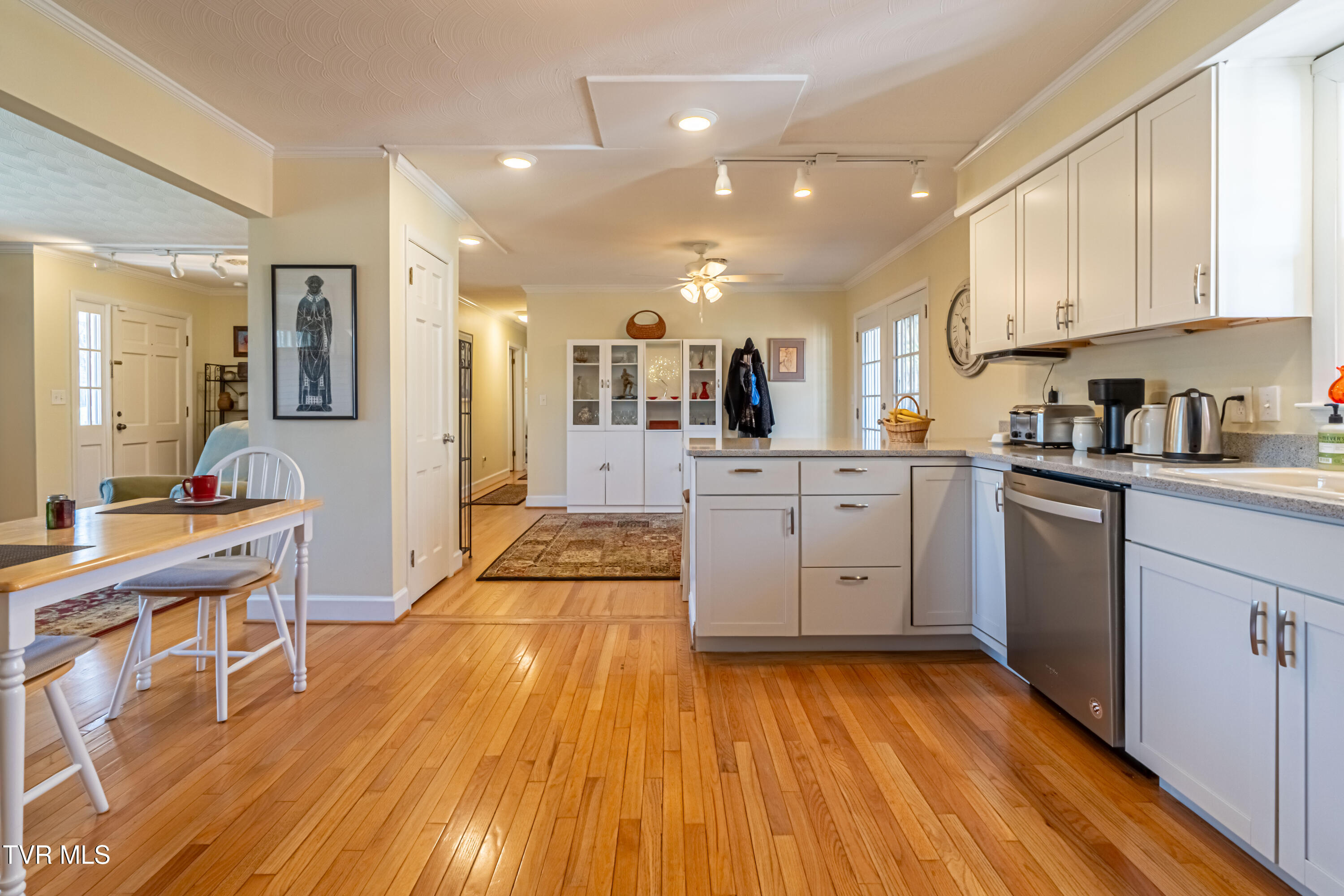 595 Court Street Northeast Abingdon, VA 24210 - Photo 20 of 46 Stainless Appliances