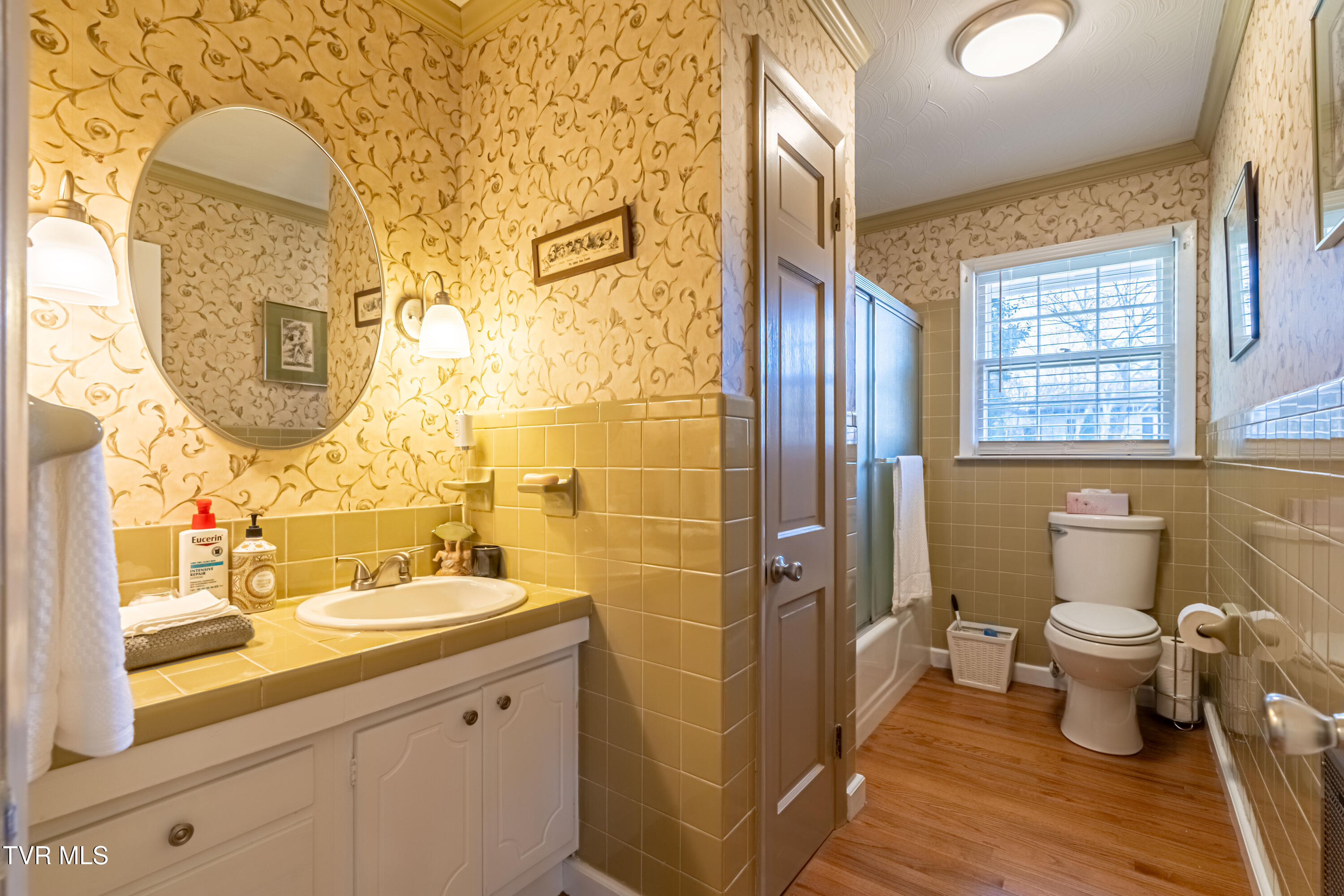 595 Court Street Northeast Abingdon, VA 24210 - Photo 24 of 46 Spacious Bath