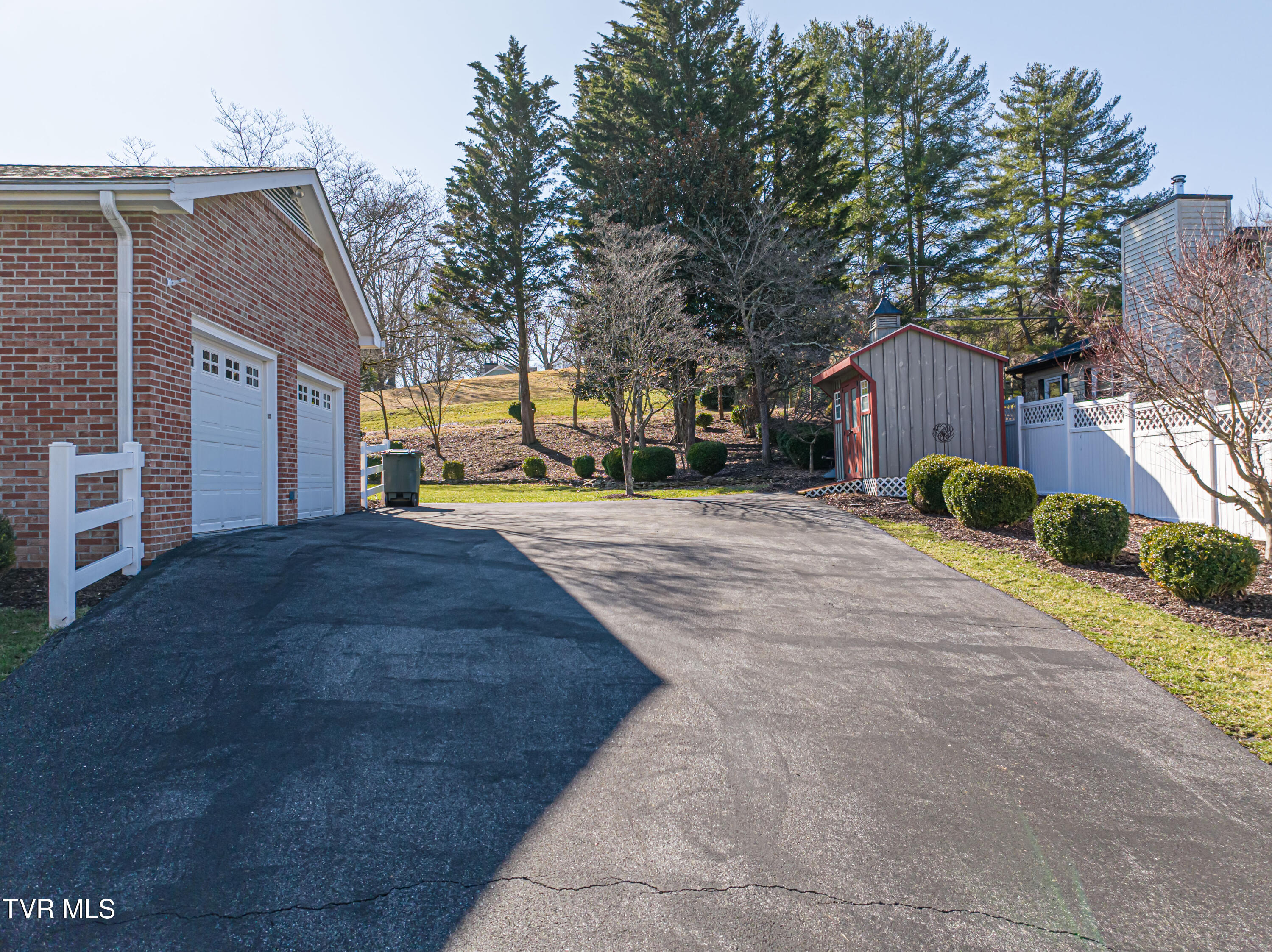 595 Court Street Northeast Abingdon, VA 24210 - Photo 6 of 46 Plenty of Parking