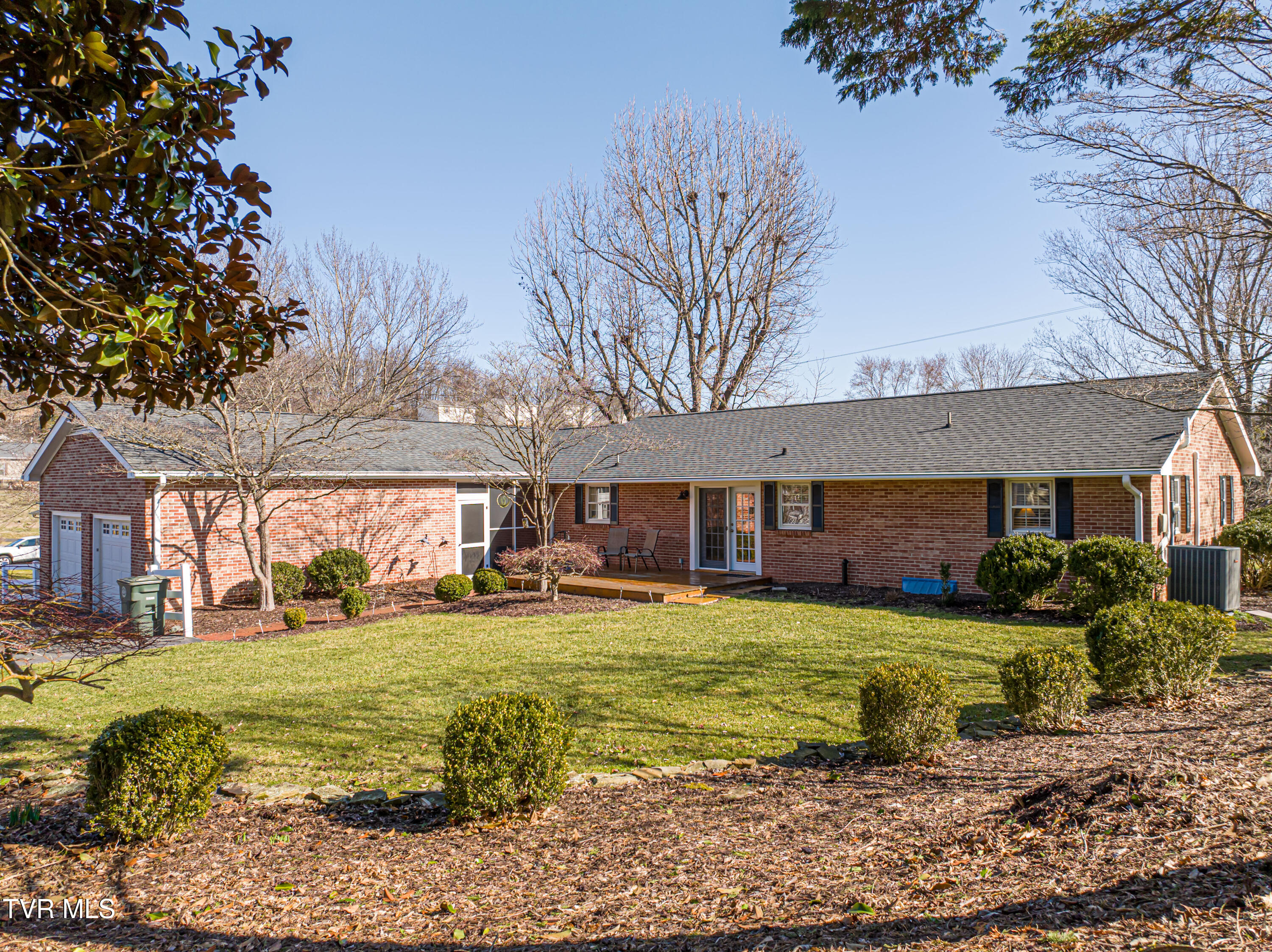 595 Court Street Northeast Abingdon, VA 24210 - Photo 7 of 46 Beautiful in Spring
