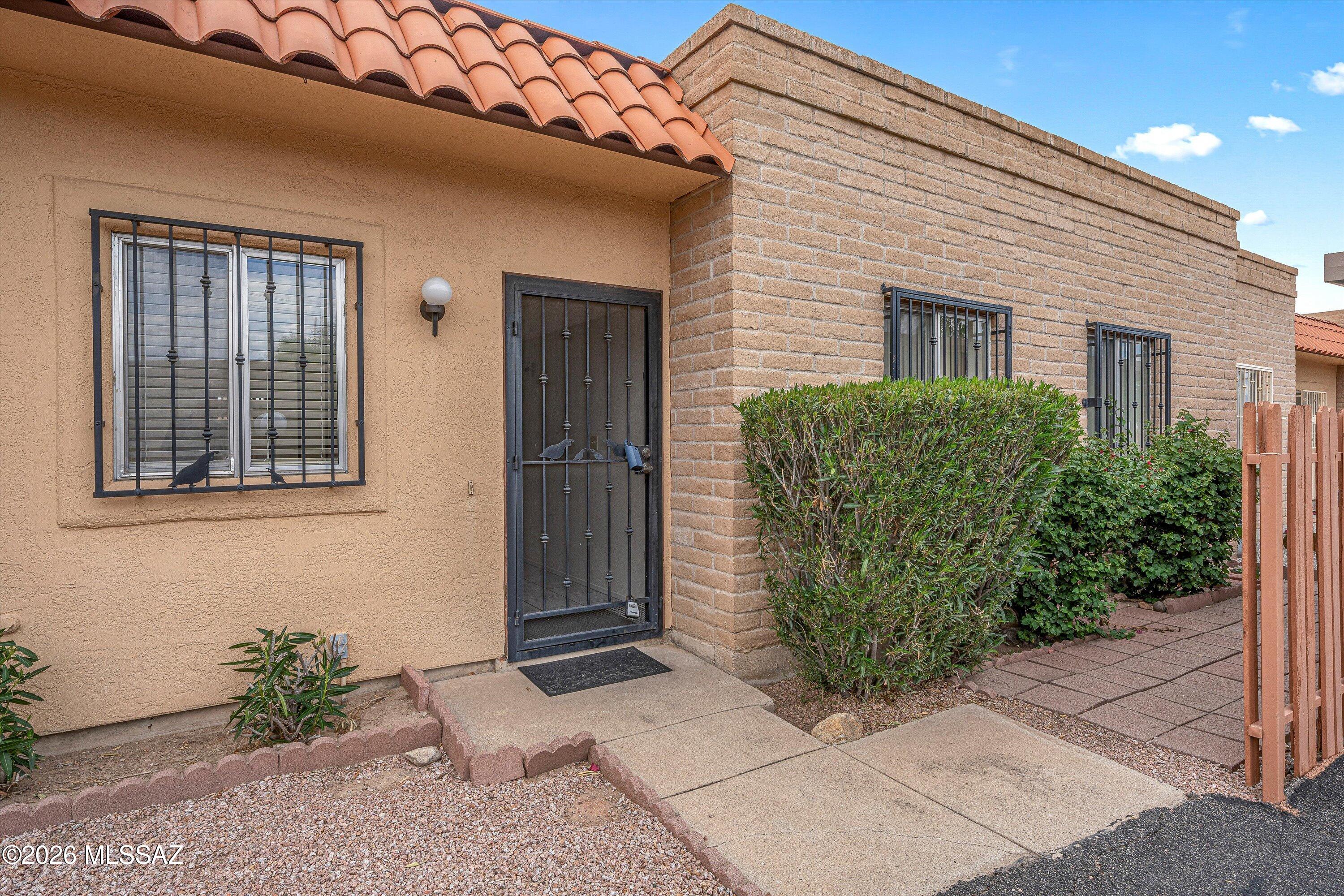 896 South Pantano Road Tucson, AZ 85710 - Photo 2 of 29