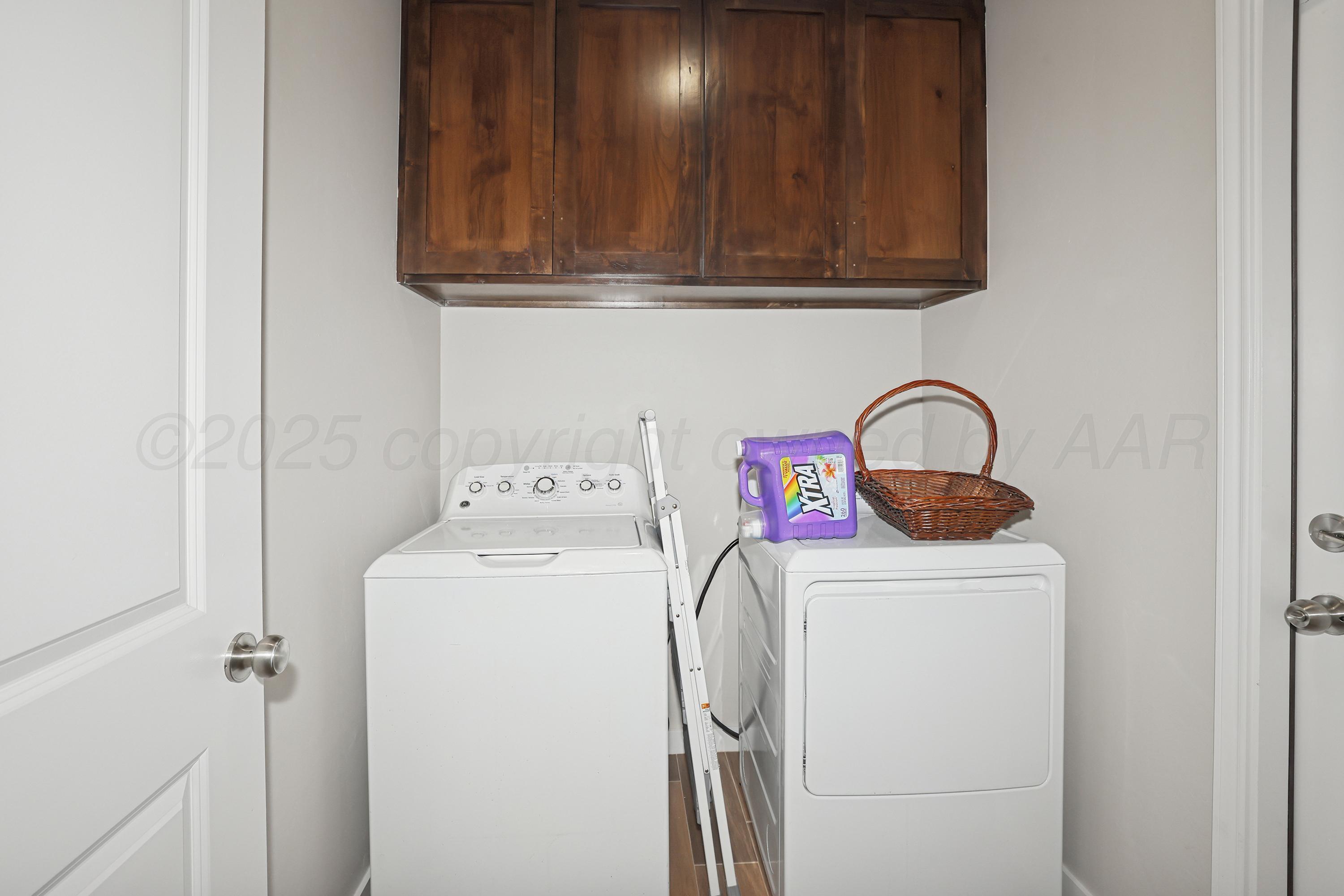 10250 Piper Lane Amarillo, TX 79119 - Photo 18 of 21 a utility room with dryer and washer