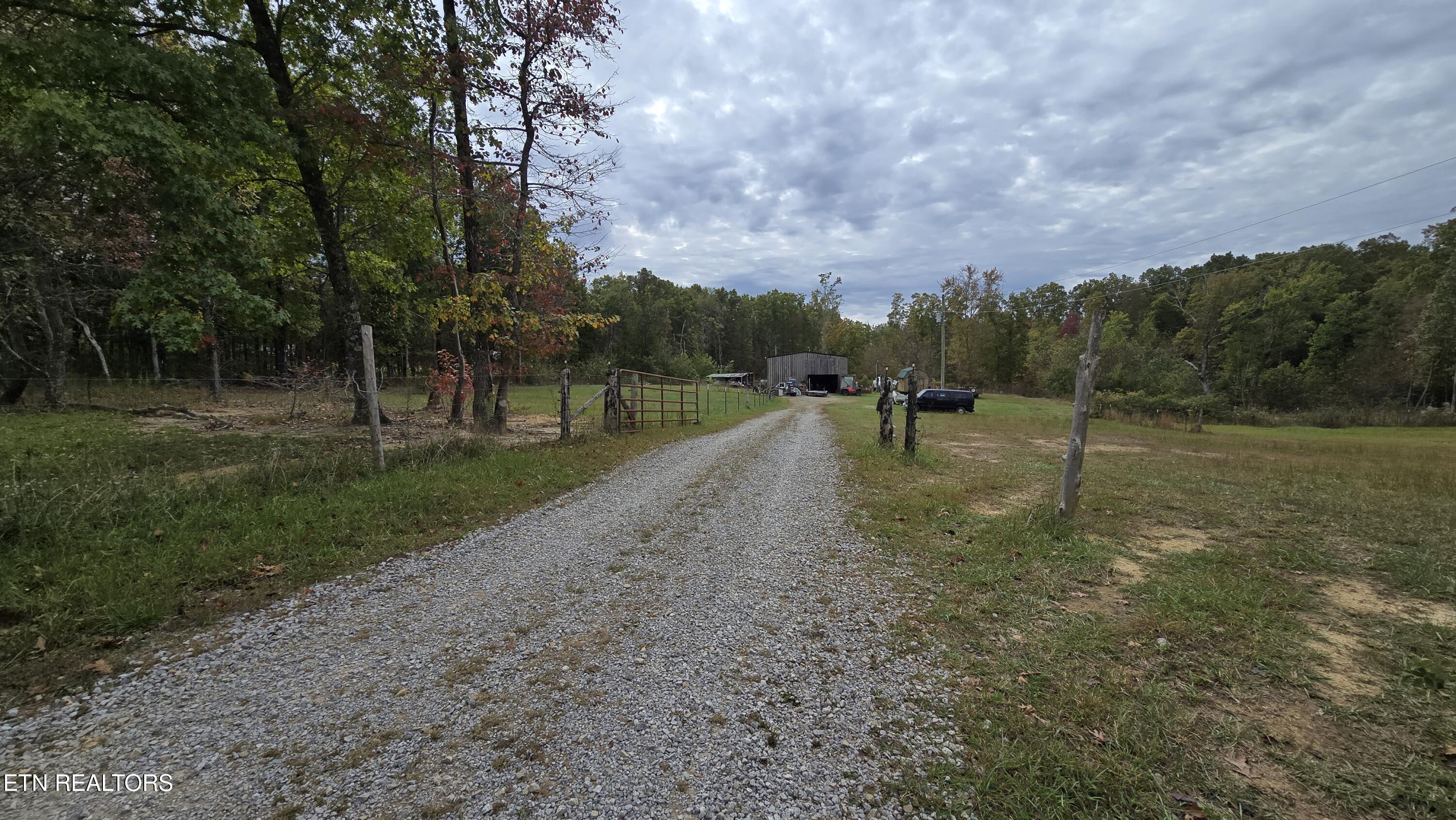 381 Grapevine Road Crossville, TN 38572 - Photo 7 of 25 20241015_111014