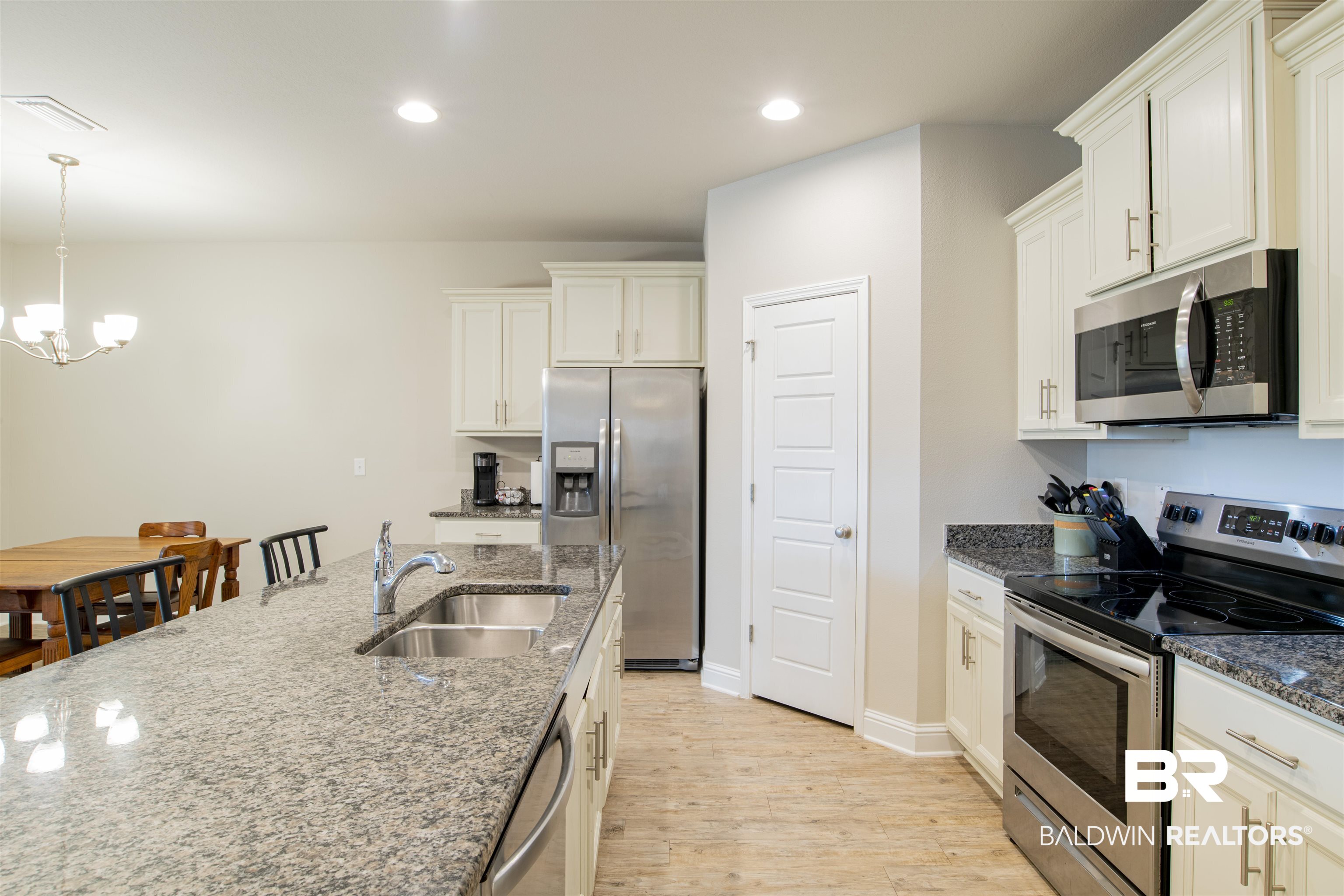13111 Kinlock Falls Avenue Fairhope, AL 36532 - Photo 14 of 34 Granite Countertops