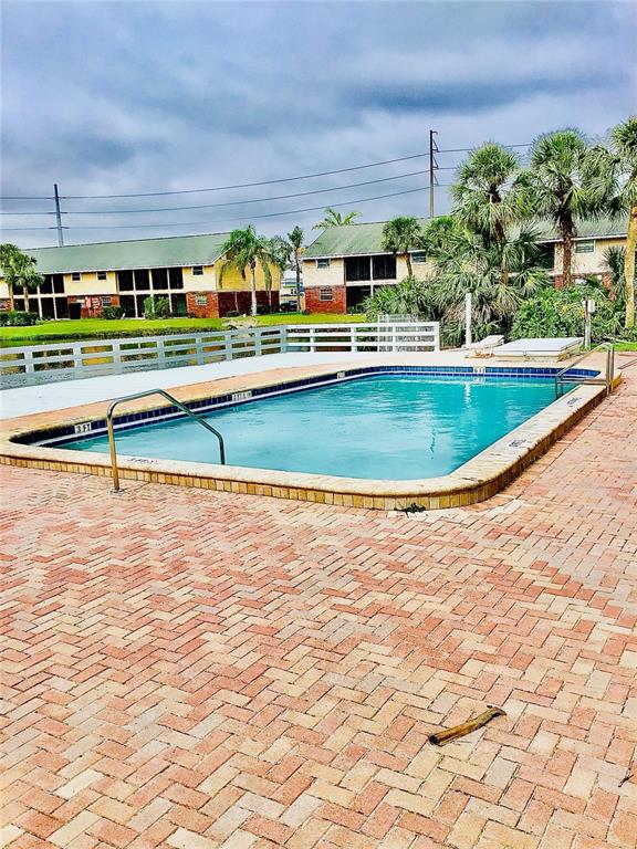 200 Country Club Drive, Unit 407 Largo, FL 33771 - Photo 4 of 33