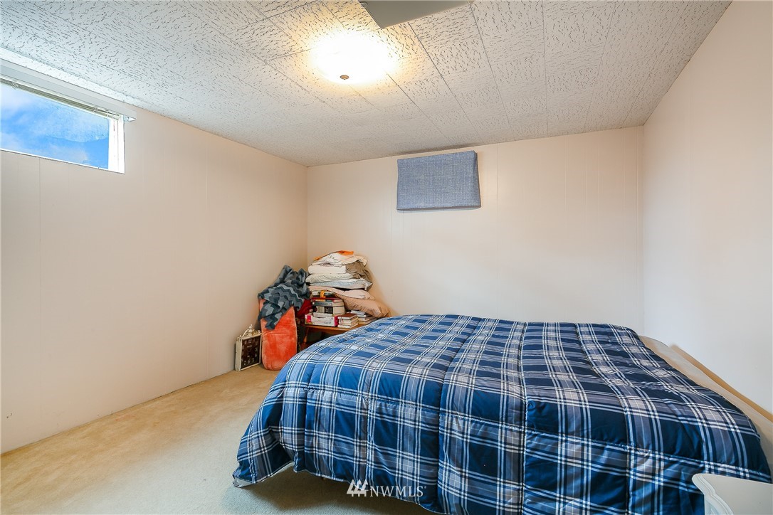 495 West Badger Road Lynden, WA 98264 - Photo 18 of 28 a bedroom with a bed and dresser