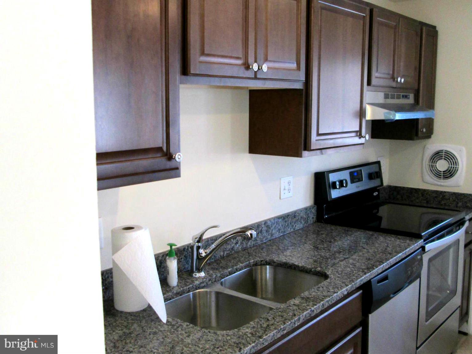 133 North Ithaca Road Sterling, VA 20164 - Photo 11 of 28 Kitchen