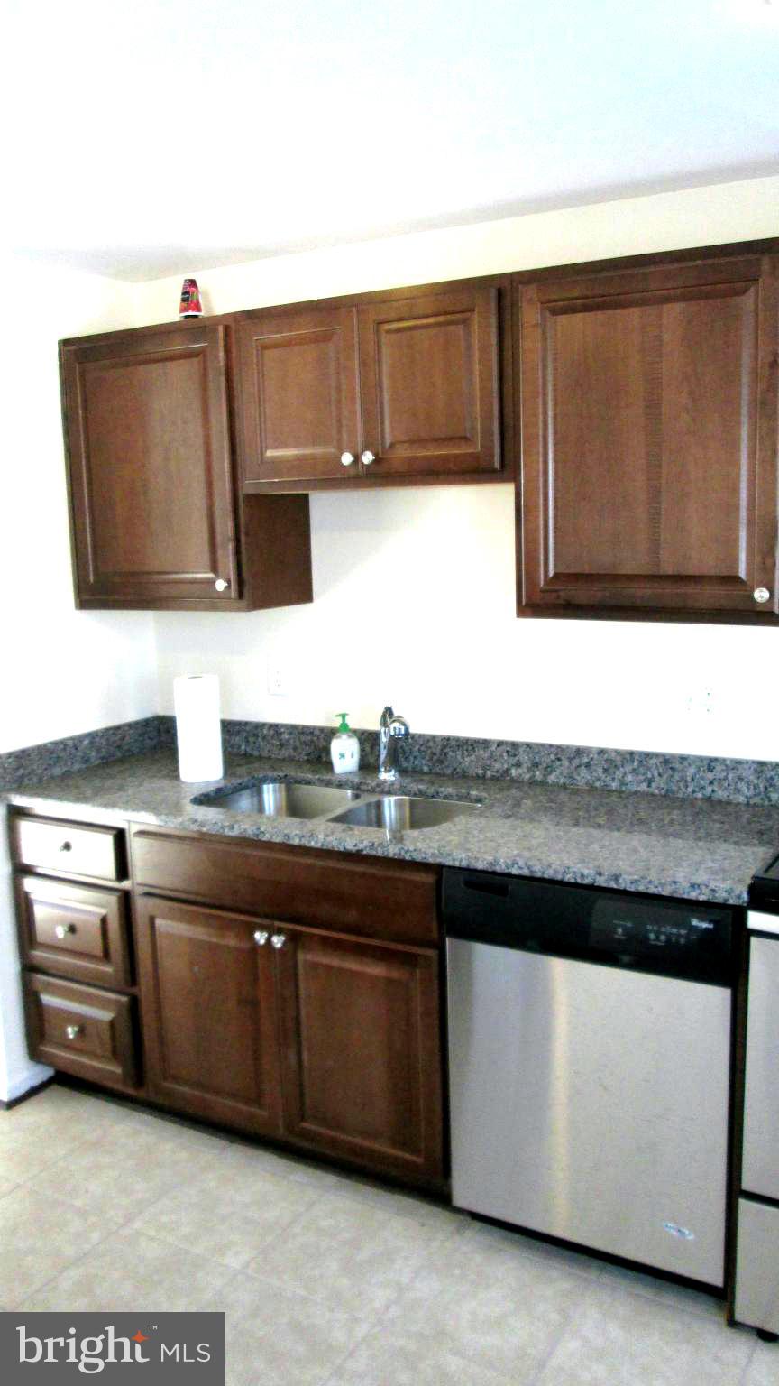133 North Ithaca Road Sterling, VA 20164 - Photo 12 of 28 Kitchen