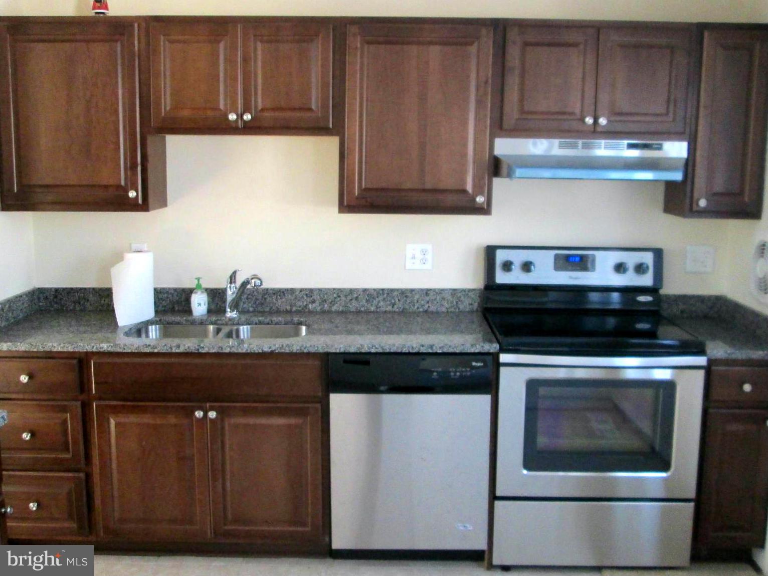 133 North Ithaca Road Sterling, VA 20164 - Photo 9 of 28 Kitchen