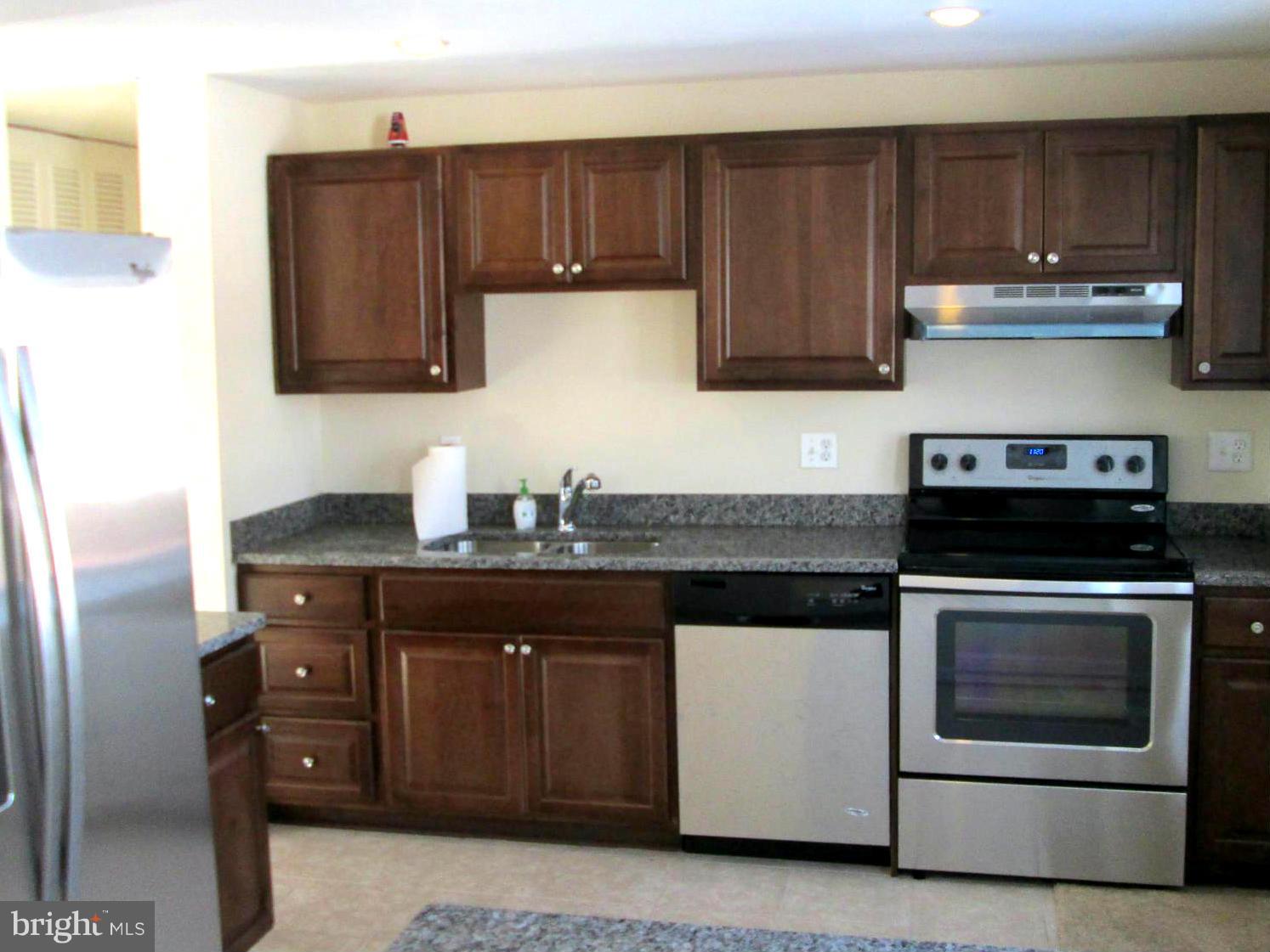 133 North Ithaca Road Sterling, VA 20164 - Photo 10 of 28 Kitchen
