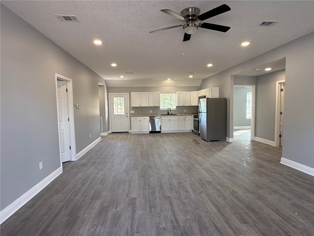 72 Hawks Way Waynesville, GA 31566 - Photo 2 of 12