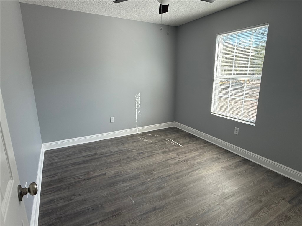 72 Hawks Way Waynesville, GA 31566 - Photo 5 of 12