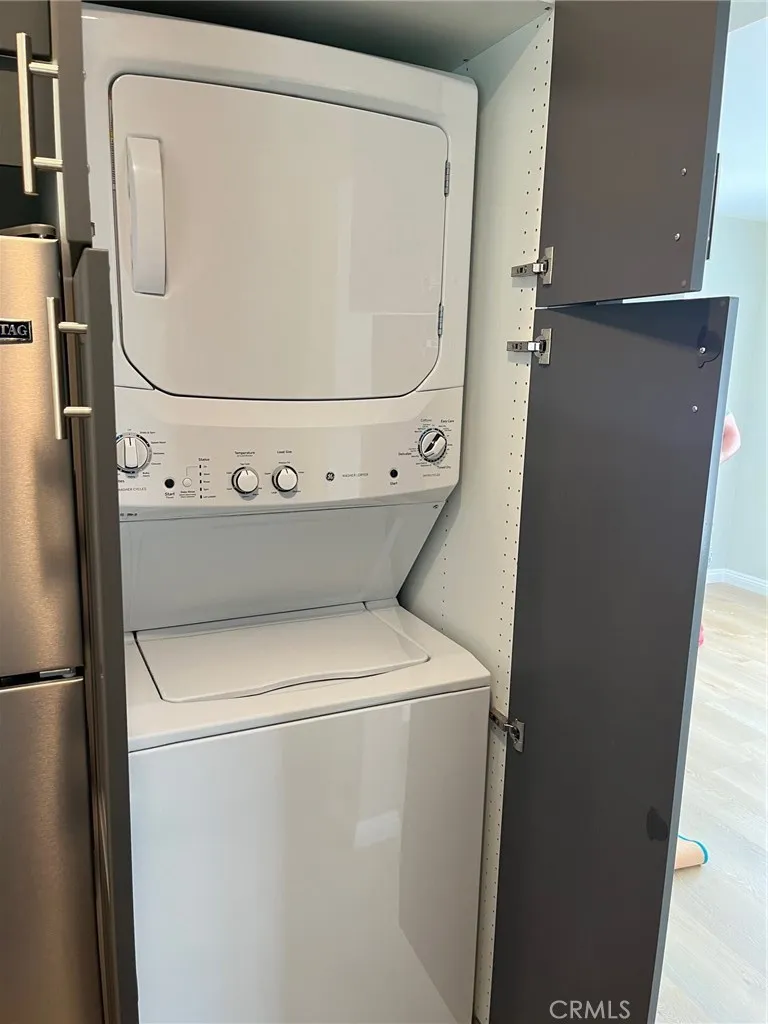 515 Alexander Street Glendale, CA 91203 - Photo 11 of 15 a utility room with dryer and washer