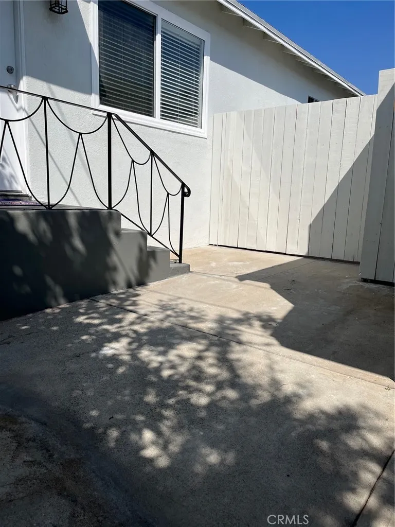 515 Alexander Street Glendale, CA 91203 - Photo 5 of 15 a view of entryway