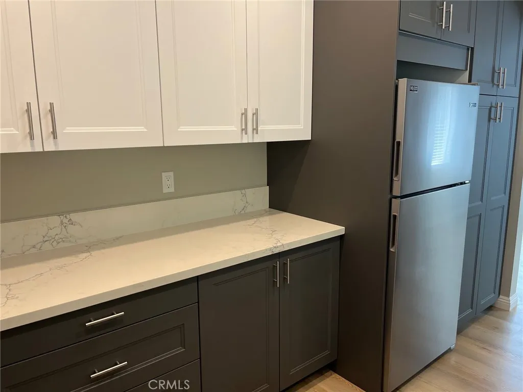 515 Alexander Street Glendale, CA 91203 - Photo 9 of 15 a kitchen with appliances and cabinets
