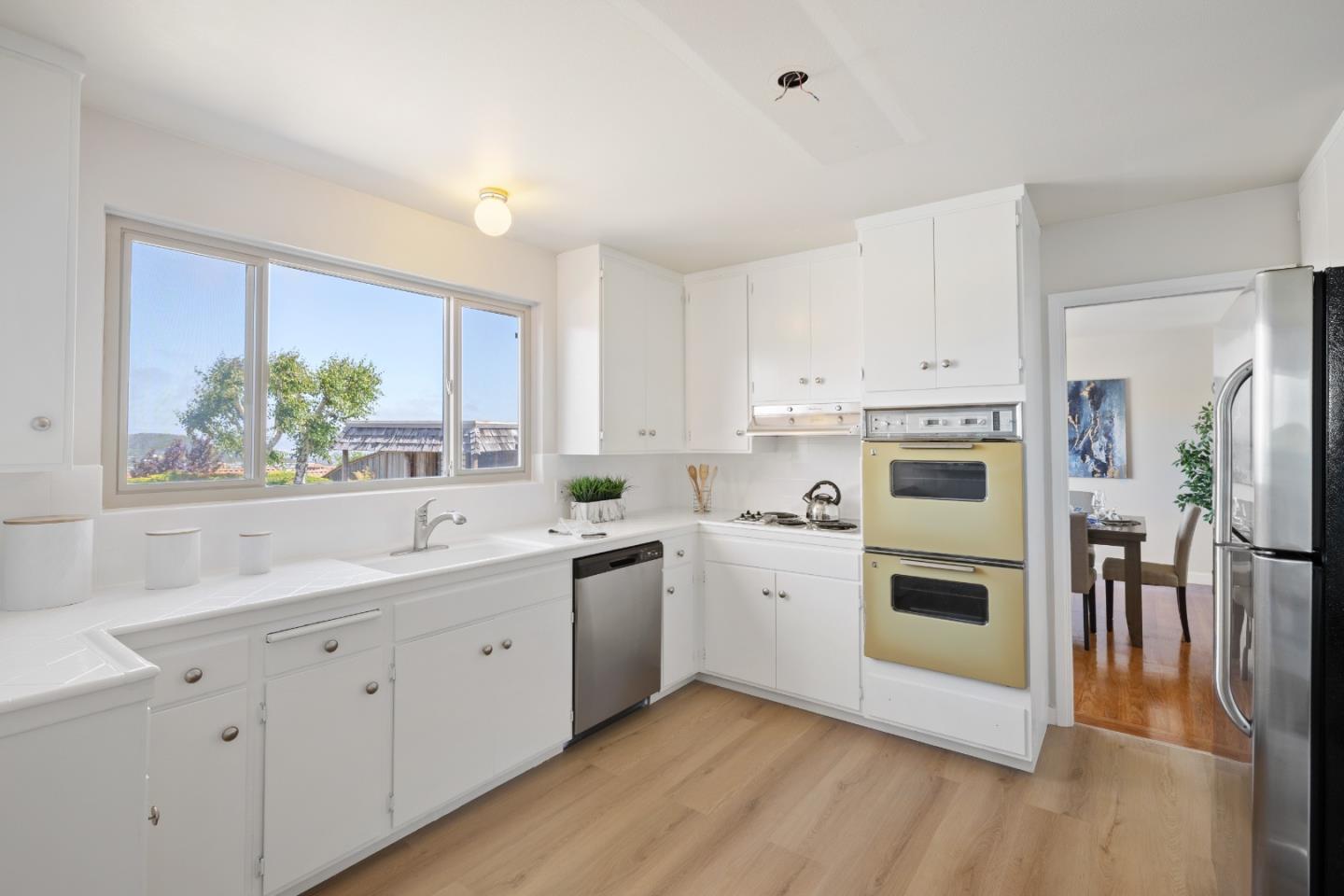 1064 Springfield Drive Millbrae, CA 94030 - Photo 6 of 28