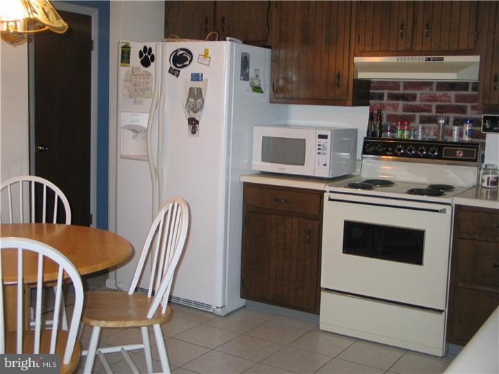 97 Butternut Court Sinking Spring, PA 19608 - Photo 6 of 23 Kitchen