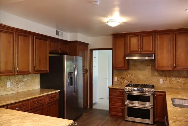 a view of a large window with an outdoor space