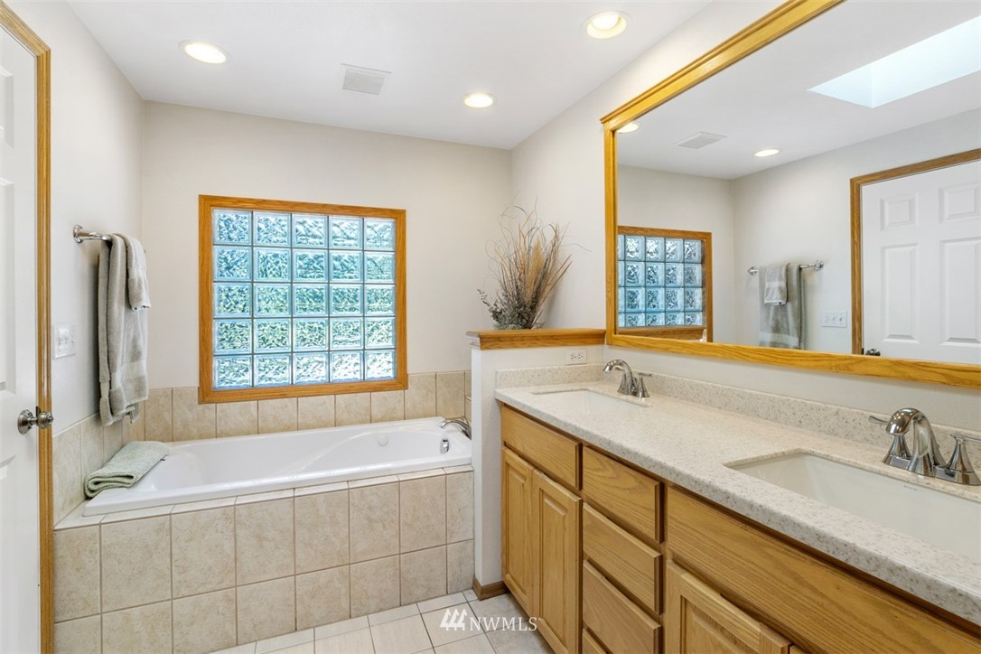 14661 Southeast 173rd Street Renton, WA 98058 - Photo 14 of 25 Gallery Image 14