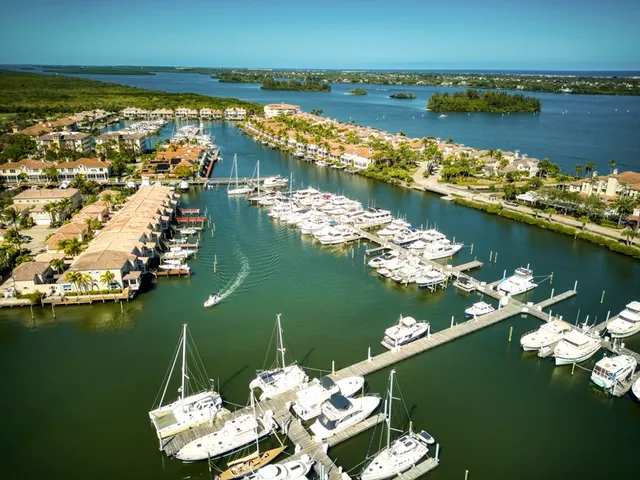 $269,000 | 5030 Harmony Circle, Unit 303, Vero Beach, FL 32967