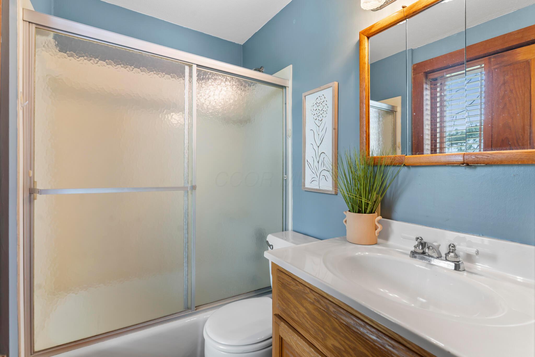 13535 Vans Valley Road Galena, OH 43021 - Photo 16 of 87 First floor full bath