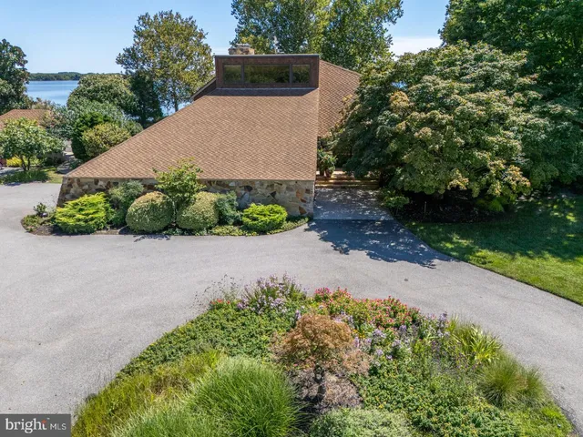 an aerial view of a house with outdoor space and lake view