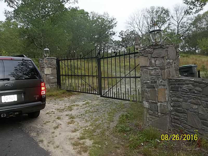 34 Greenhouse Road Coventry, RI 02827 - Photo 1 of 11 Exterior Front.
