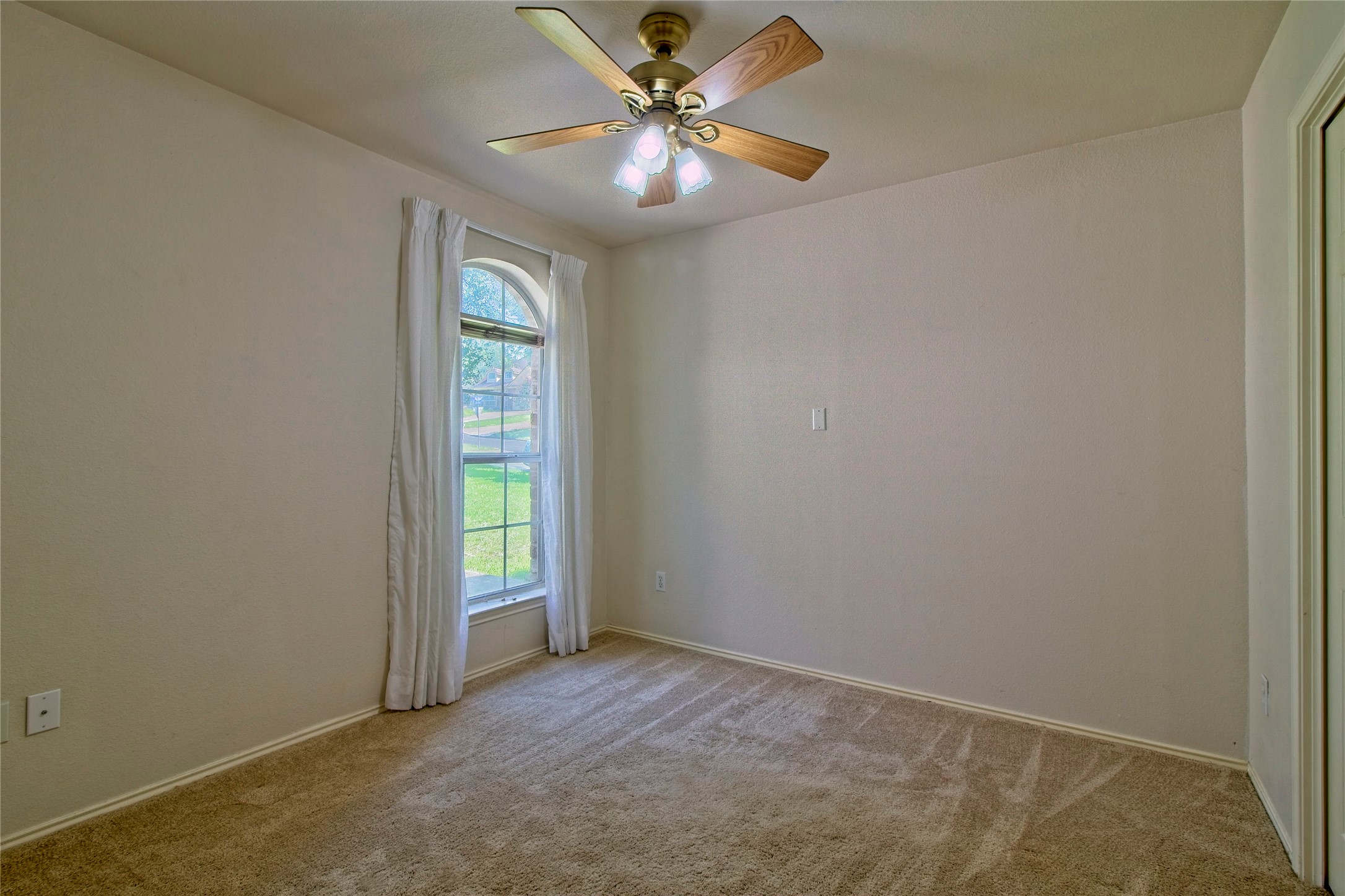 108 Rio Vista Drive Georgetown, TX 78626 - Photo 20 of 36 Spare room with light carpet and ceiling fan