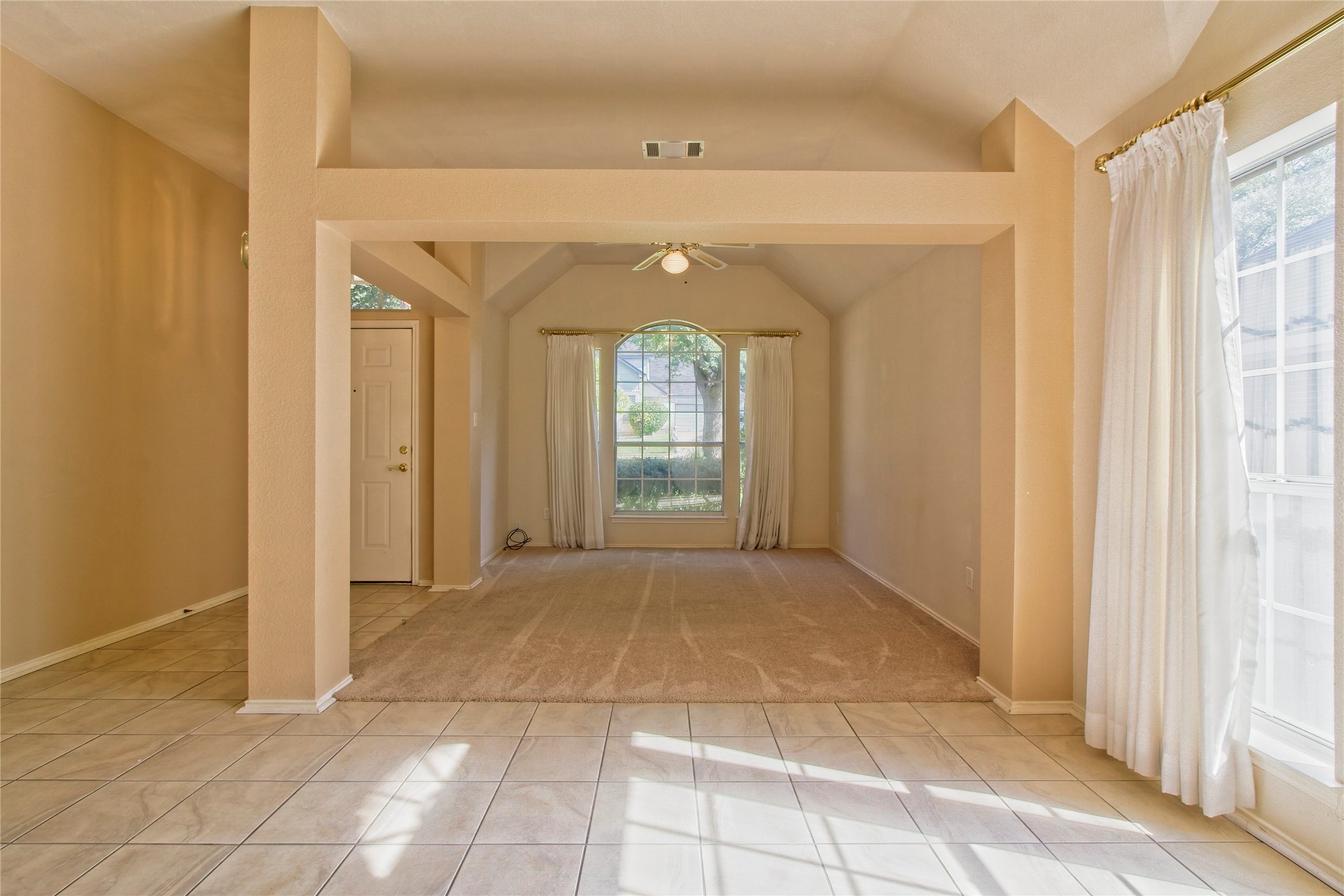 108 Rio Vista Drive Georgetown, TX 78626 - Photo 8 of 36