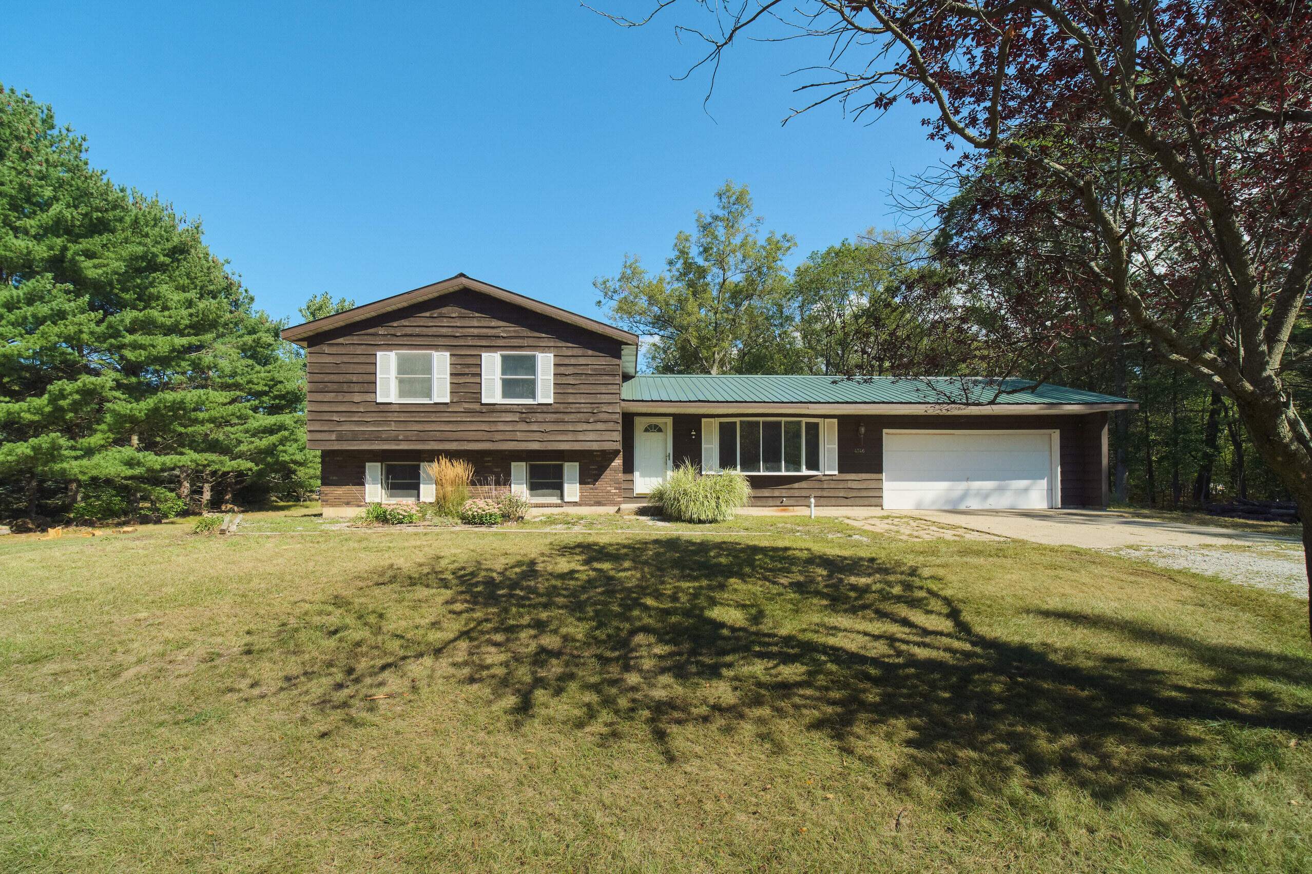 4746 West River Road Muskegon, MI 49445 - Photo 3 of 46 4746_W_River_Rd-41
