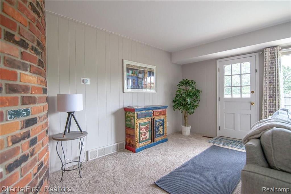25236 Hopkins Road Farmington Hills, MI 48335 - Photo 29 of 53