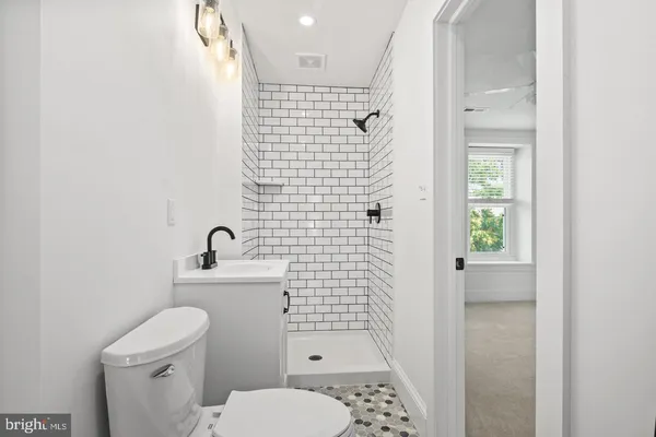 $2,500 | 3455 Bowman Street, Philadelphia, PA 19129