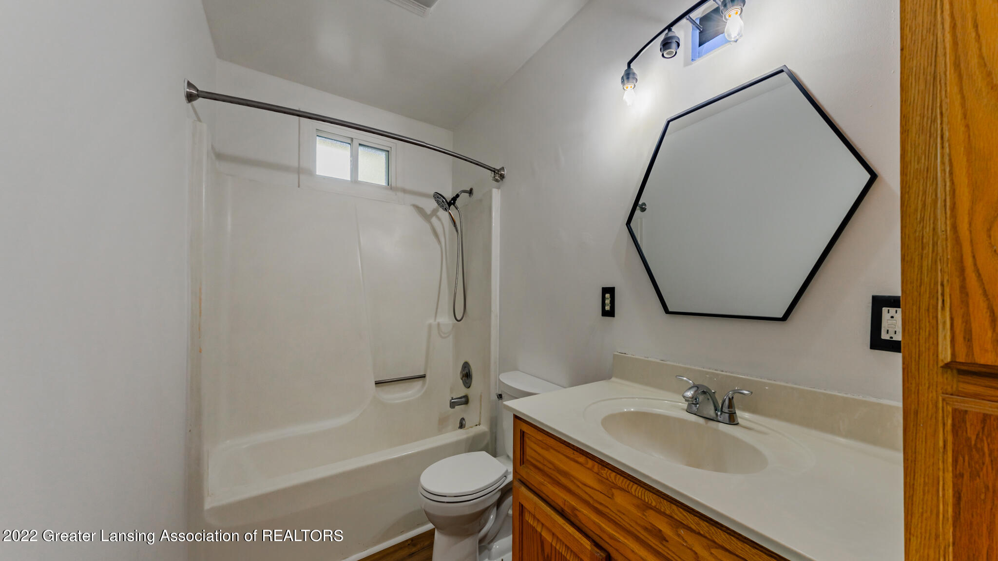 3815 Tecumseh River Road Lansing, MI 48906 - Photo 11 of 23 3815TecumsehRiverRd11