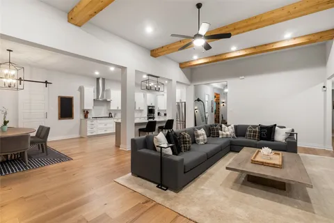 $1,195,000 | 412 Oak Park Drive, Spicewood, TX 78669