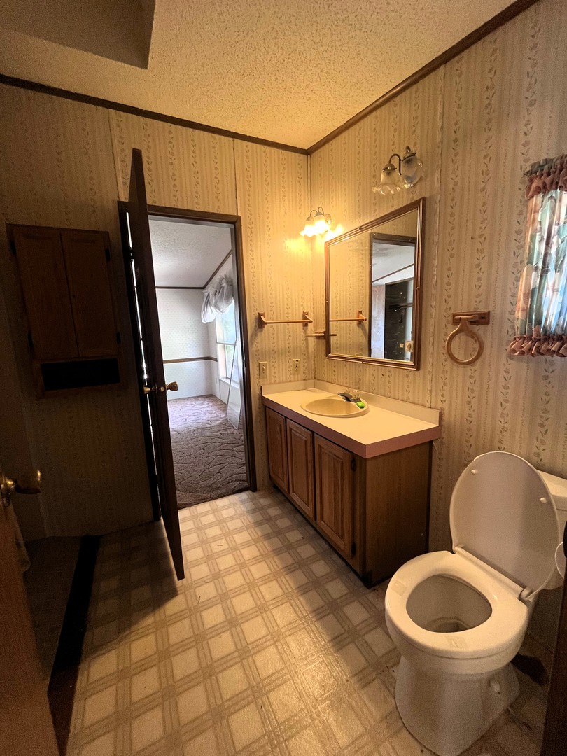 8653 Fig Tree Lane Roscoe, IL 61073 - Photo 9 of 22 a spacious bathroom with a bathtub sink and toilet
