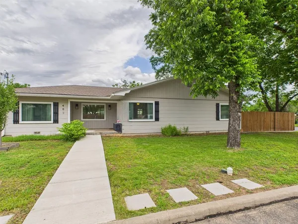 $2,500 | 409 South Pear Street, Fredericksburg, TX 78624