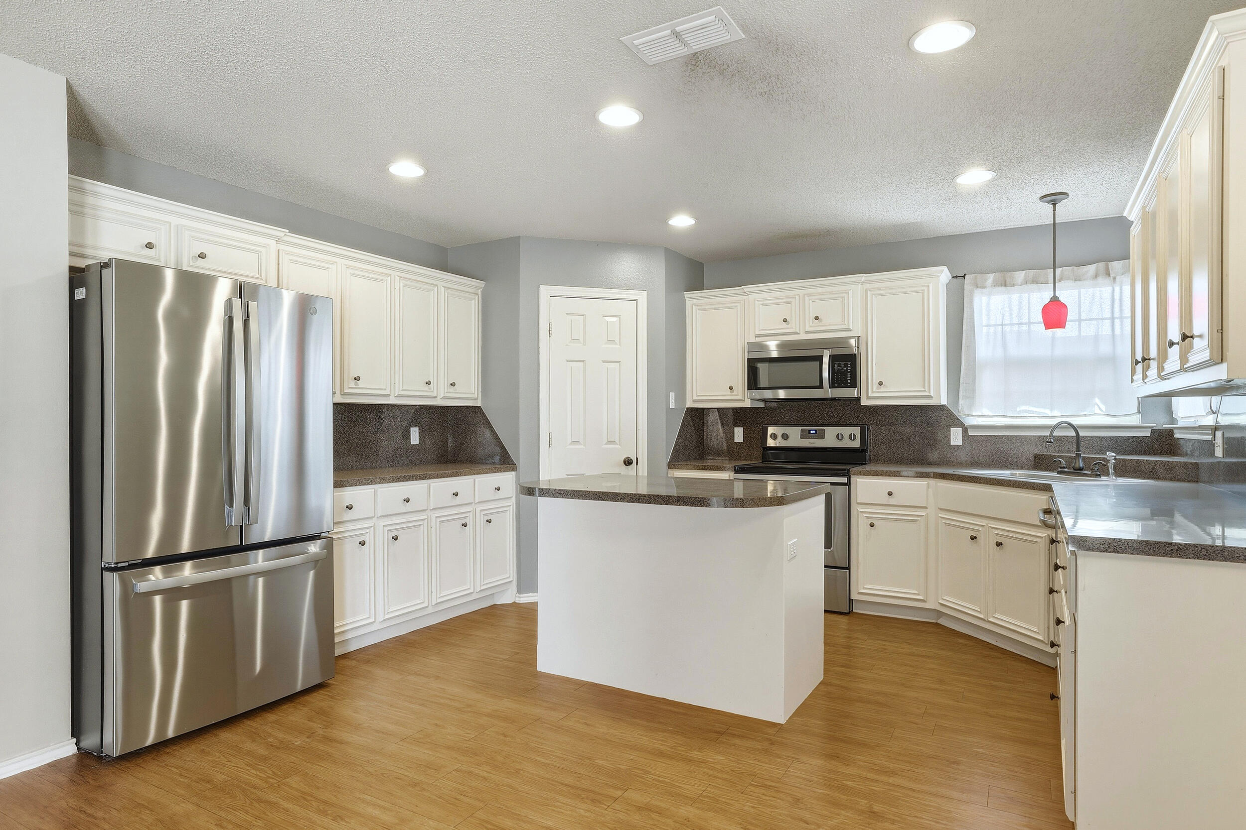 6115 100th Street Lubbock, TX 79424 - Photo 9 of 37 13_6115_100th_st_lubbock_tx_3_005