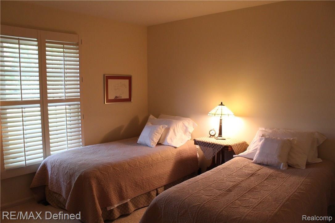 1431 Oakstone Drive Rochester, MI 48309 - Photo 15 of 28 IMG_2532.JPG