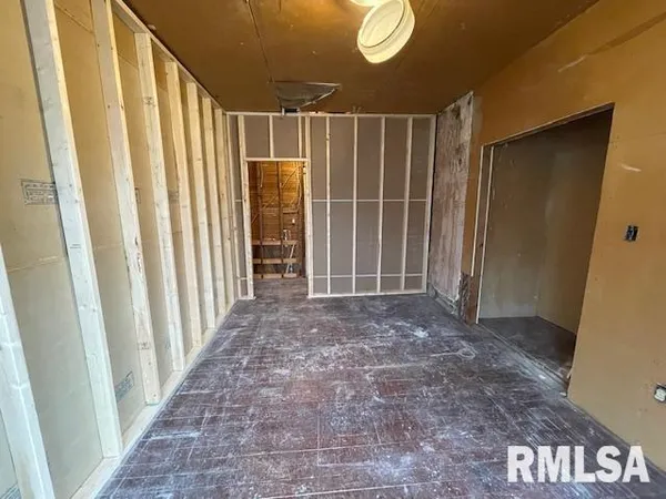 $40,000 | 704 South Lafayette Street, Macomb, IL 61455