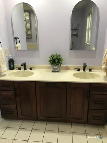 $575,000 | 14 Ivy Lane, Wethersfield, CT 06109