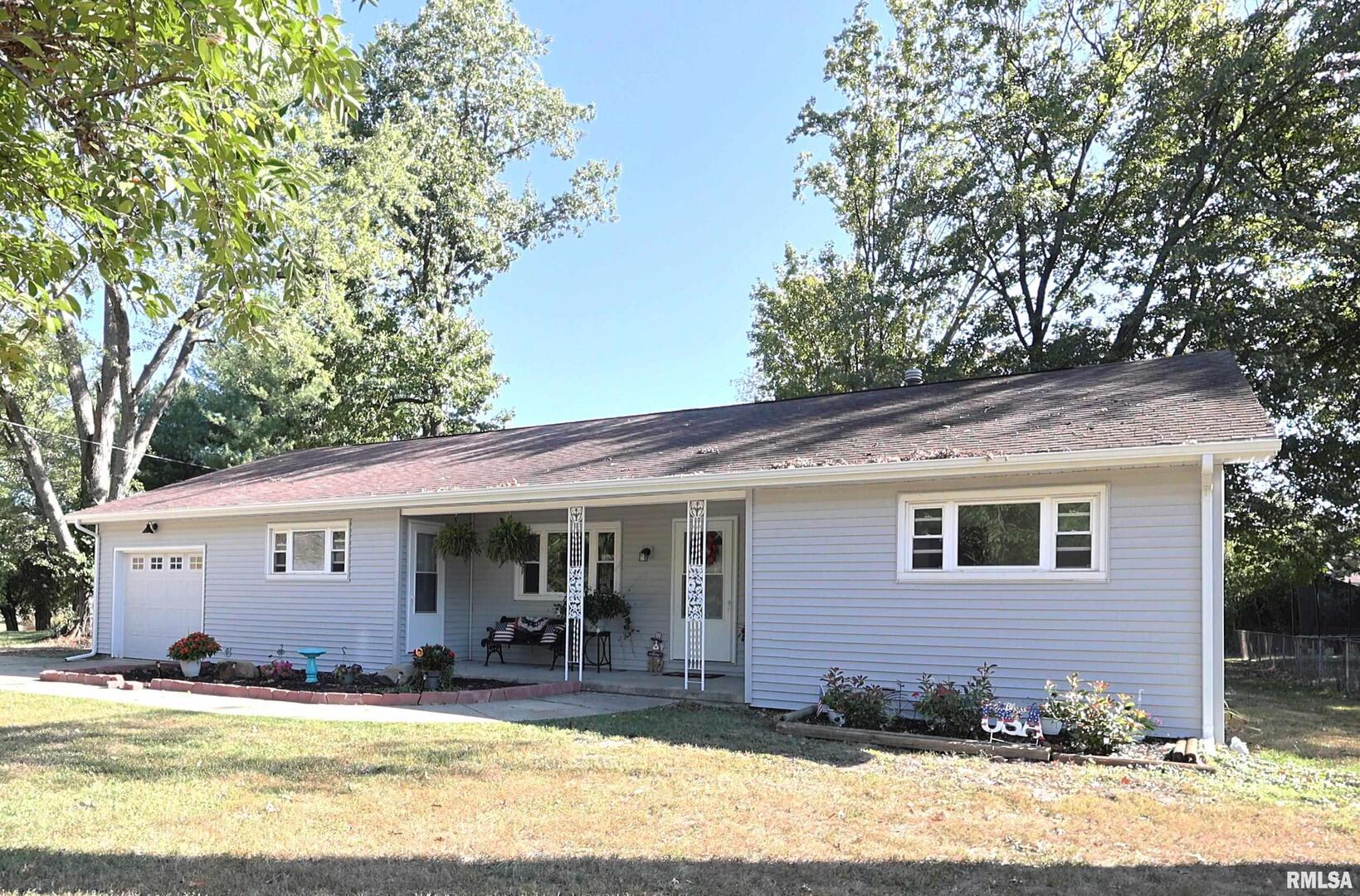 11 Ridge Road Centralia, IL 62801 - Photo 2 of 23