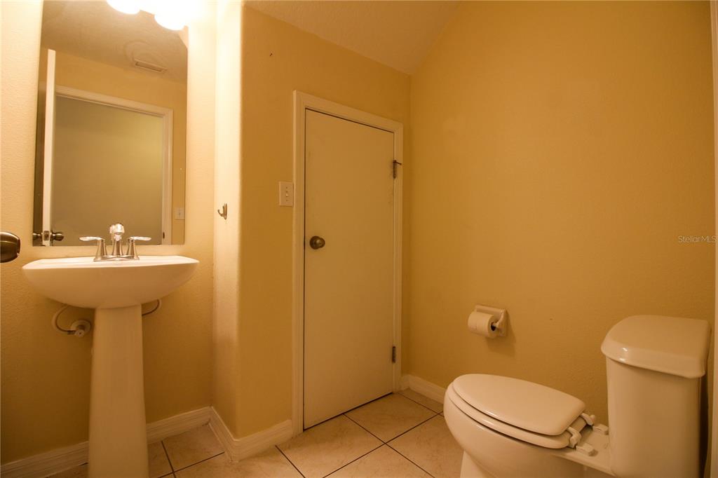 5433 Quarry Rock Road Lakeland, FL 33809 - Photo 10 of 26 a bathroom with a sink a toilet and shower