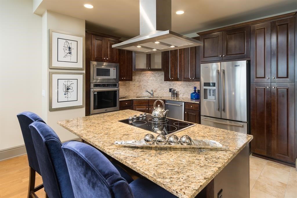 7 Riverway, Unit 2011 Houston, TX 77056 - Photo 11 of 25 a kitchen with a table and refrigerator