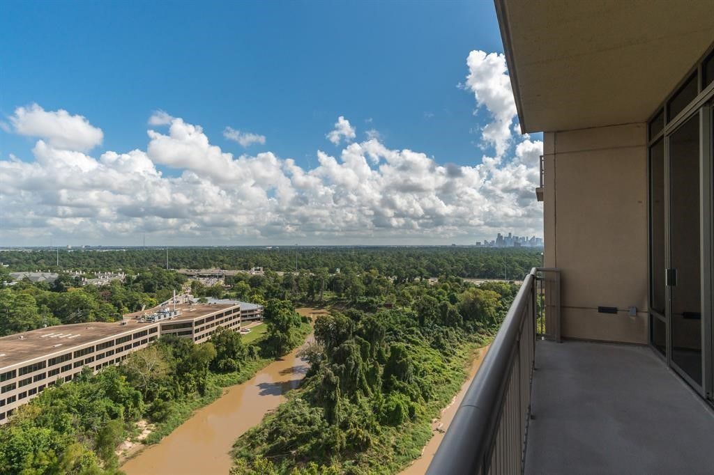7 Riverway, Unit 2011 Houston, TX 77056 - Photo 15 of 25 a view of a city